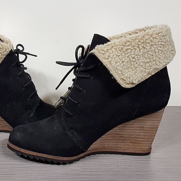 Caslon Gaby Faux Shearling Lace-Up Bootie, Black Leather, Womens Size 9 & 12 - Picture 6 of 12
